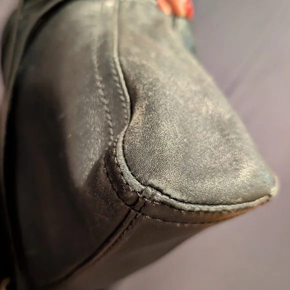 Lo & Sons Pearl Black Crossbody Bag - Picture 15 of 16